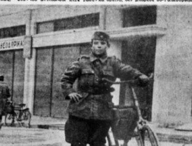 Α.Χαραλαμπόπουλος: Ο πιο μικρός στρατιώτης του Β' Παγκοσμίου Πολέμου (φωτό)